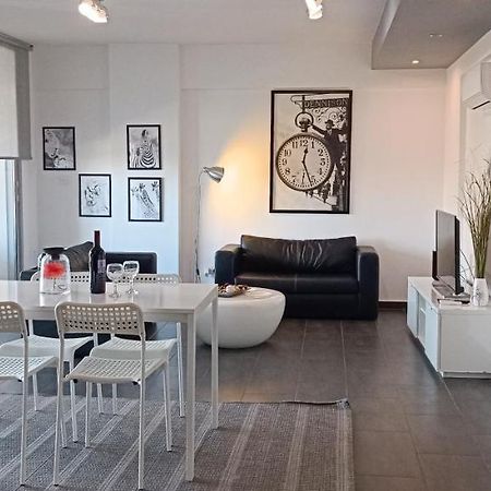 Dezo Luxury Town Apartment 라르나카 외부 사진