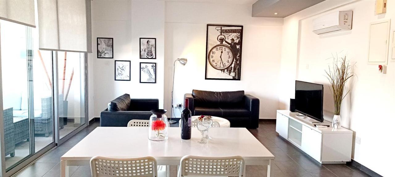 Dezo Luxury Town Apartment 라르나카 외부 사진