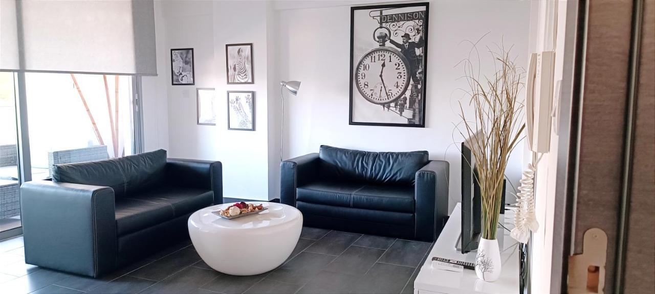 Dezo Luxury Town Apartment 라르나카 외부 사진