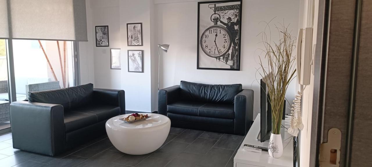 Dezo Luxury Town Apartment 라르나카 외부 사진