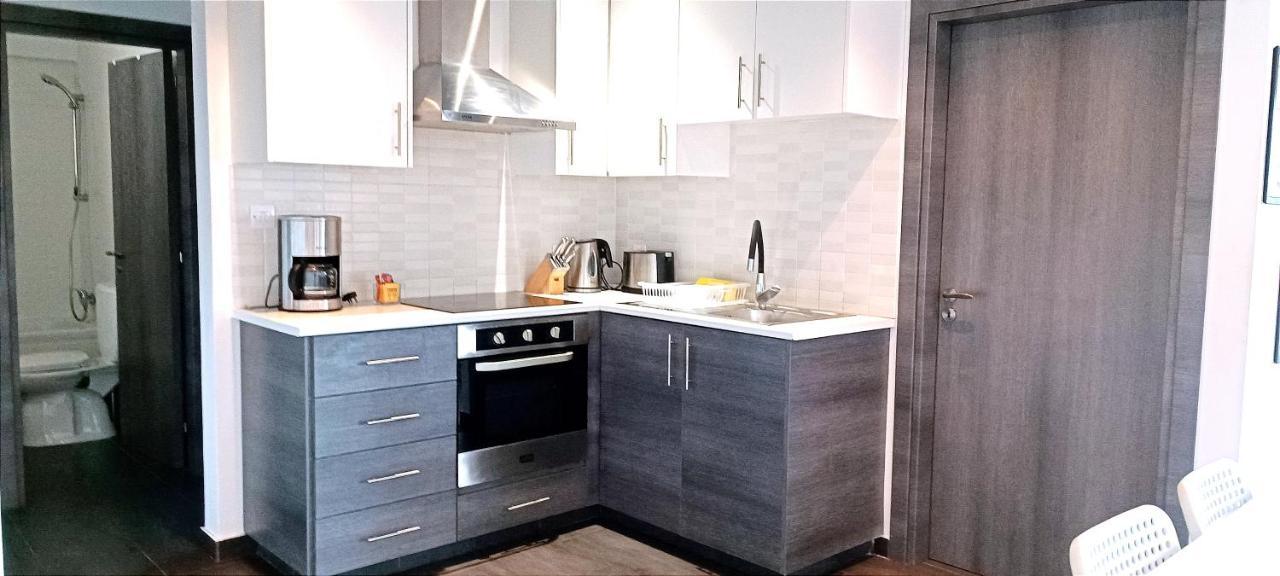 Dezo Luxury Town Apartment 라르나카 외부 사진