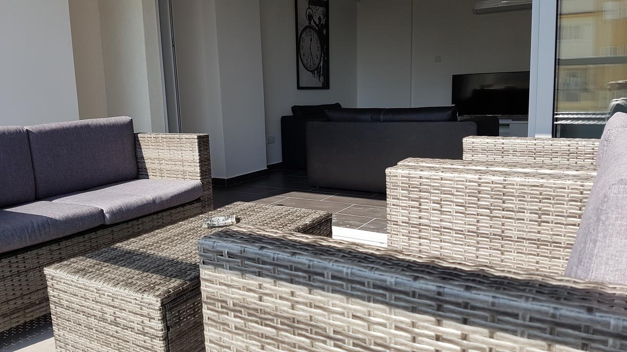 Dezo Luxury Town Apartment 라르나카 외부 사진