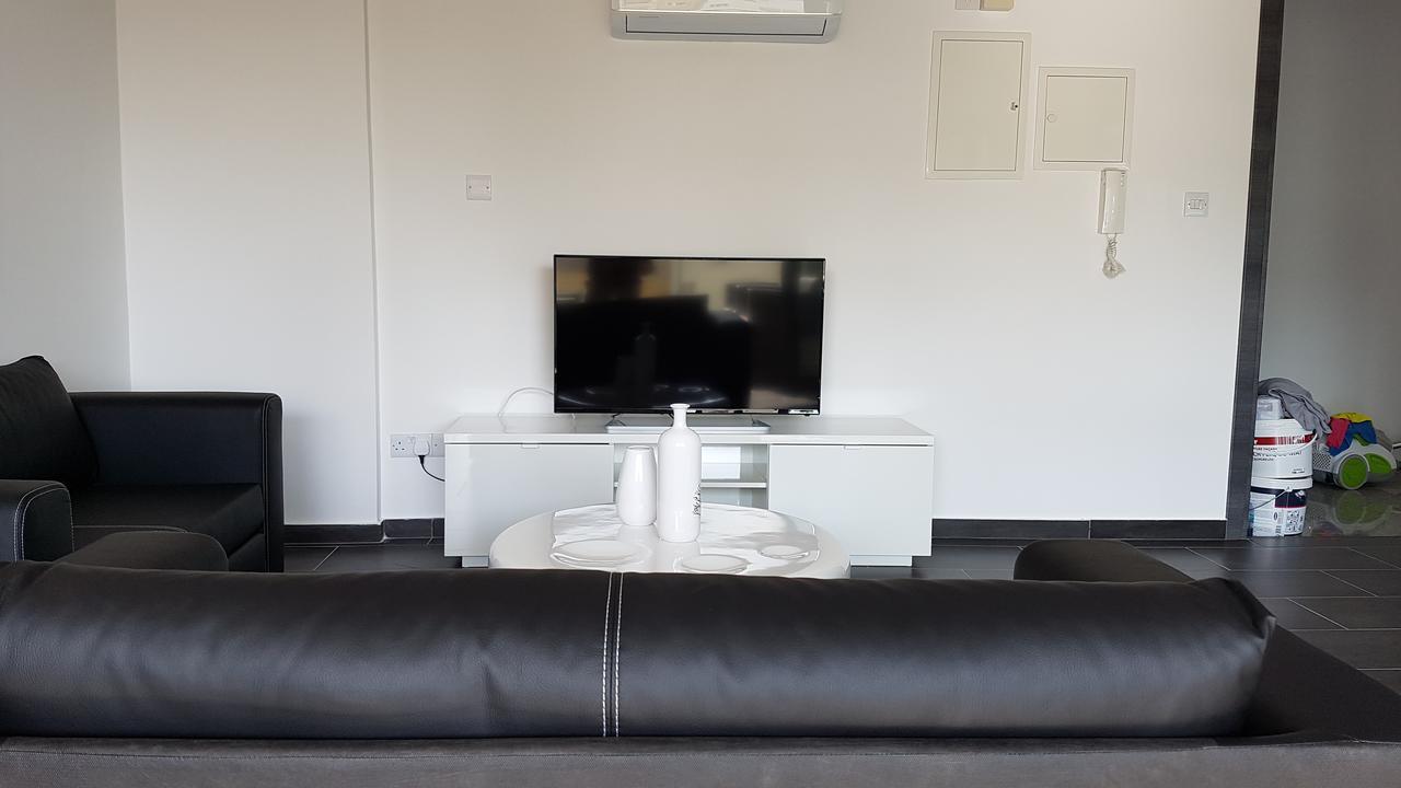 Dezo Luxury Town Apartment 라르나카 외부 사진