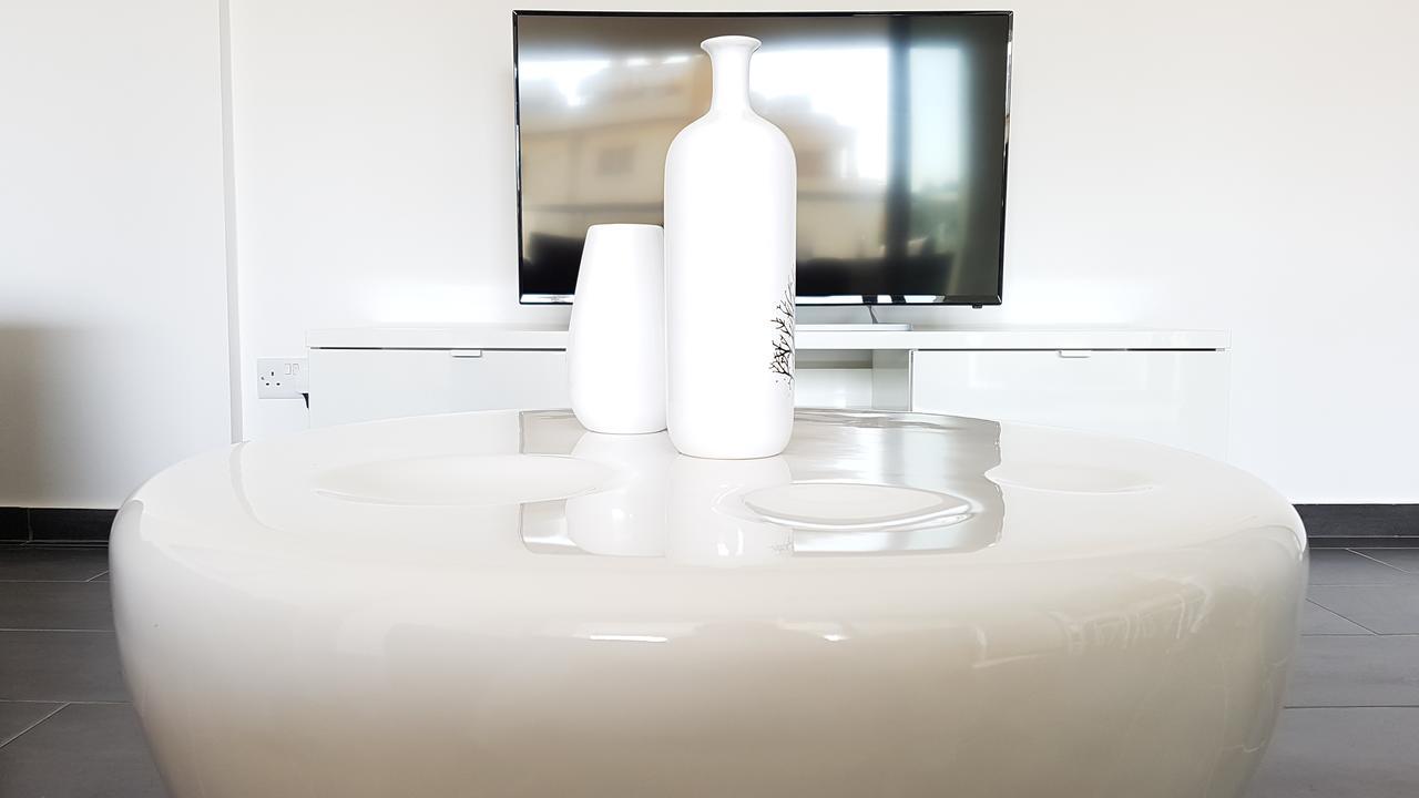 Dezo Luxury Town Apartment 라르나카 외부 사진